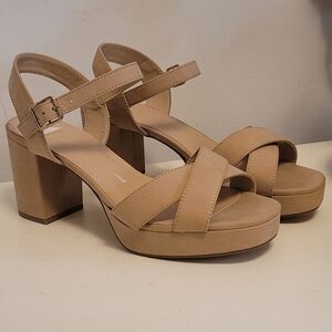 Chic Tan Platform Sandals with Block Heel